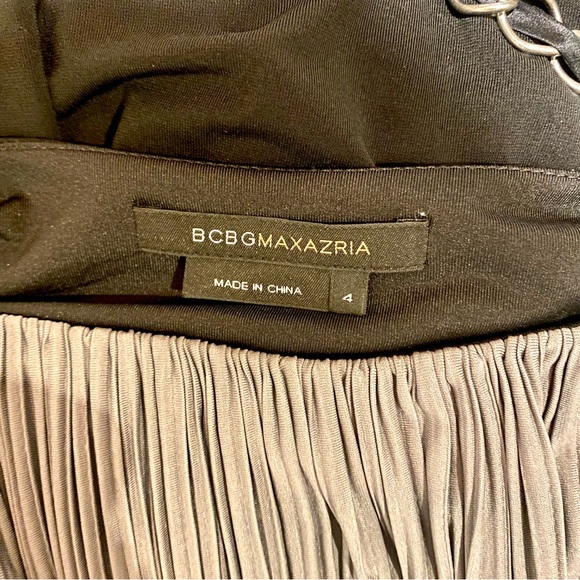 BCBG Max Azaria 🩶🖤Size 4. Beautiful unique Dress 🩶🖤 Fine Pleats & Chains🩶🖤 - Picture 10 of 13